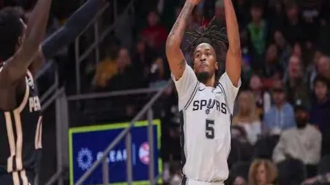 视频曝光：假扮癫痫实施盗窃，美宠物店遭遇盗贼团伙作案